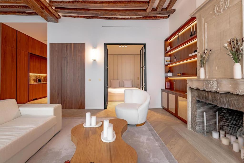 Stylish Rue Des Rosiers Gem Brand New 2-bedr