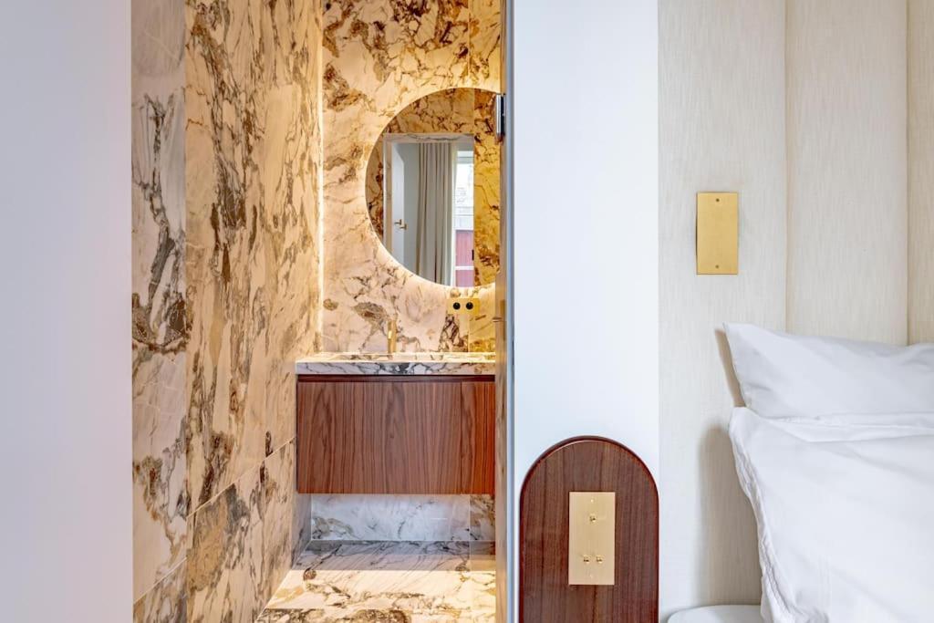 Apartment Stylish Rue Des Rosiers Gem Brand New 2-bedr Paris