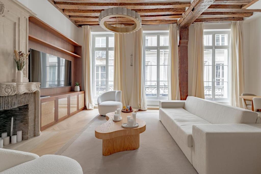 Stylish Rue Des Rosiers Gem Brand New 2-bedr
