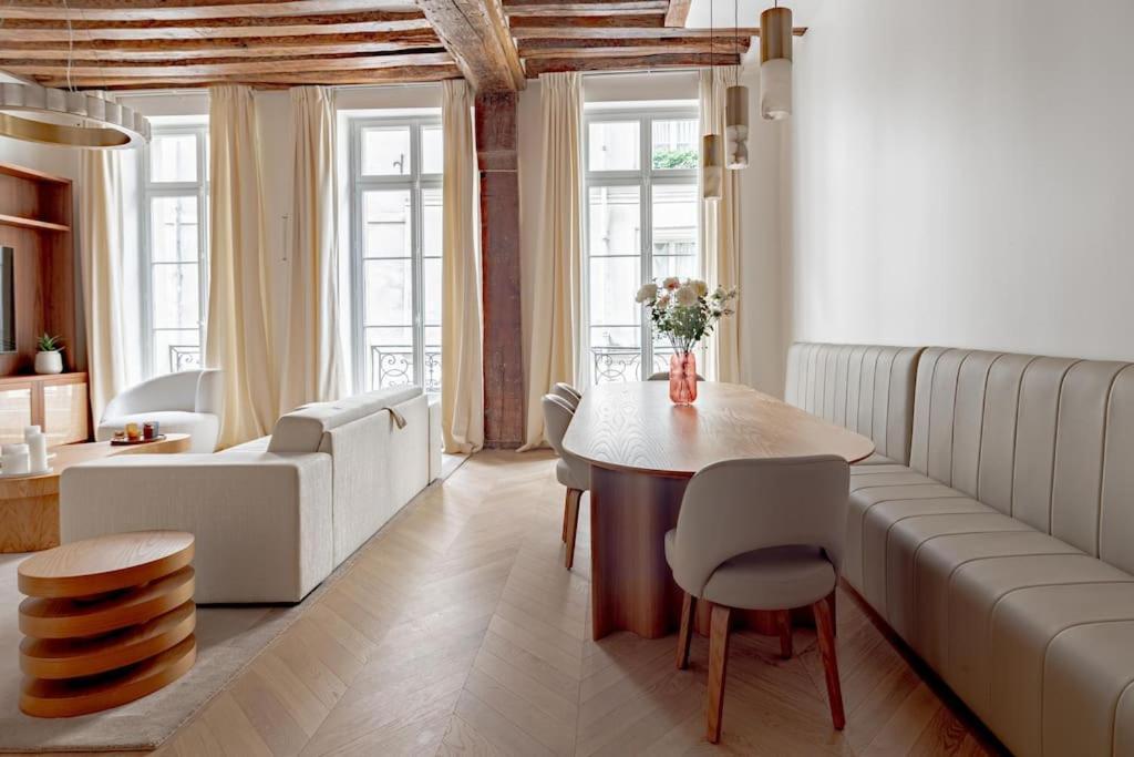 Stylish Rue Des Rosiers Gem Brand New 2-bedr Apartment Paris
