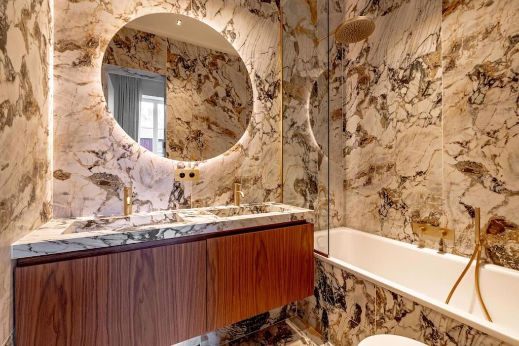Stylish Rue Des Rosiers Gem Brand New 2-bedr Apartment *